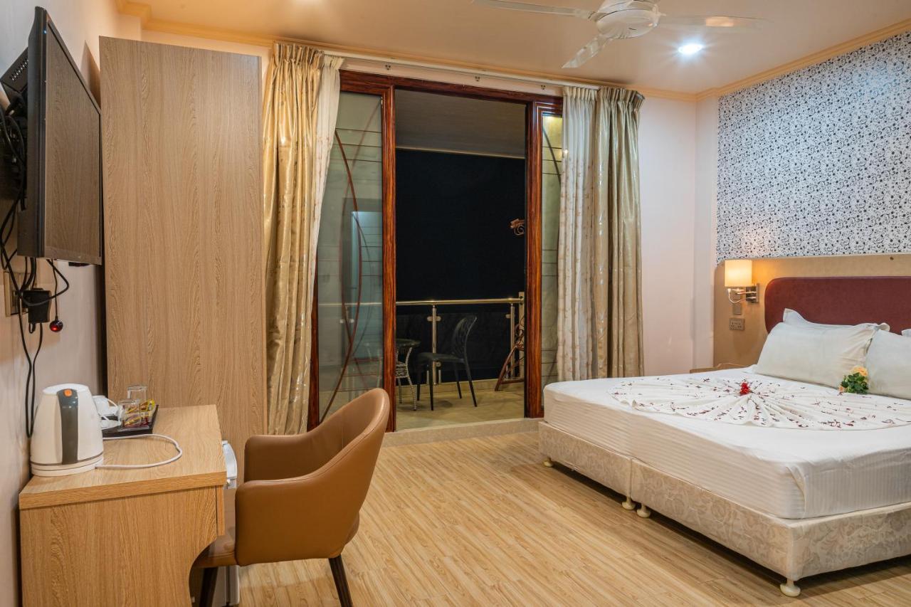 Deluxe Double or Twin Room with City View